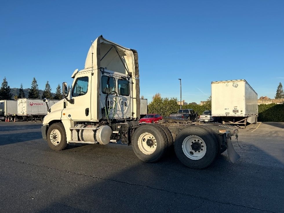 Day Cab Tractor-Heavy Duty Tractors-Freightliner-2019-Cascadia 12564ST-West Sacramento-CA-290,387\n\t\tmiles-$ 42,000 - Image 5