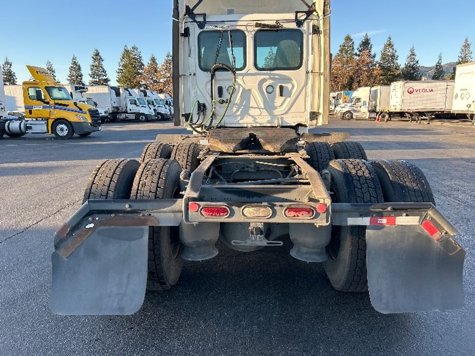 Day Cab Tractor-Heavy Duty Tractors-Freightliner-2019-Cascadia 12564ST-West Sacramento-CA-290,387\n\t\tmiles-$ 42,000 - Image 6