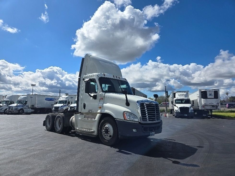 Day Cab Tractor-Heavy Duty Tractors-Freightliner-2019-Cascadia 12564ST-West Sacramento-CA-346,782\n\t\tmiles-$ 47,000 - Image 1