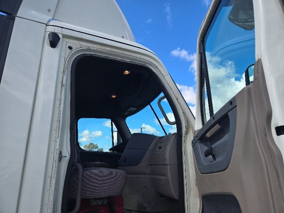 Day Cab Tractor-Heavy Duty Tractors-Freightliner-2019-Cascadia 12564ST-West Sacramento-CA-346,782\n\t\tmiles-$ 47,000 - Image 12