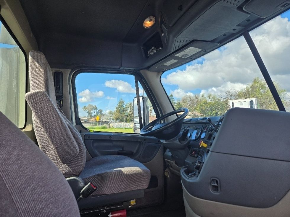 Day Cab Tractor-Heavy Duty Tractors-Freightliner-2019-Cascadia 12564ST-West Sacramento-CA-346,782\n\t\tmiles-$ 47,000 - Image 14