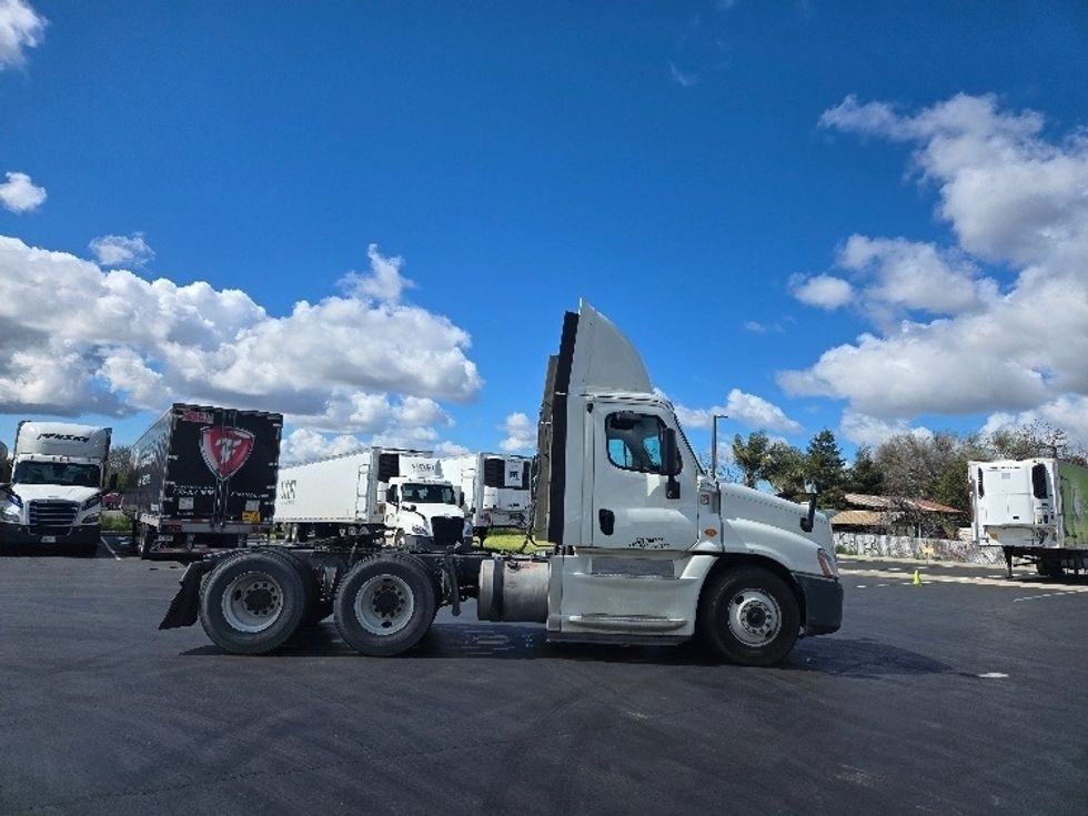 Day Cab Tractor-Heavy Duty Tractors-Freightliner-2019-Cascadia 12564ST-West Sacramento-CA-346,782\n\t\tmiles-$ 47,000 - Image 8