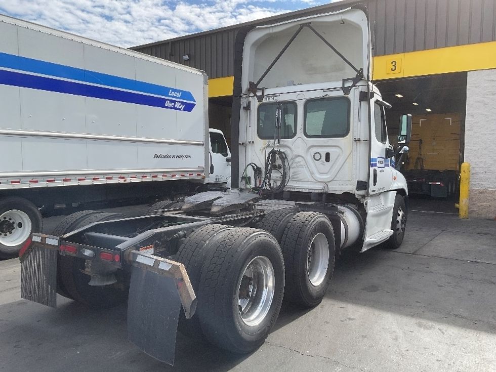 Day Cab Tractor-Heavy Duty Tractors-Freightliner-2019-Cascadia 12564ST-West Sacramento-CA-458,300\n\t\tmiles-$ 48,250 - Image 7