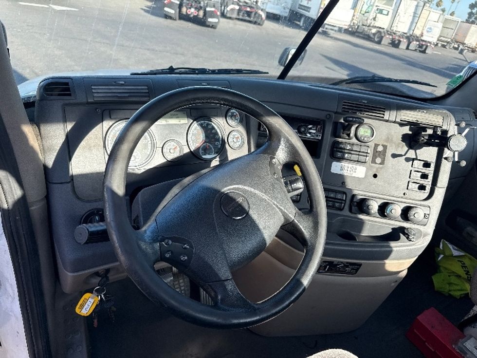 Day Cab Tractor-Heavy Duty Tractors-Freightliner-2019-Cascadia 12564ST-West Sacramento-CA-596,846\n\t\tmiles-$ 30,000 - Image 10