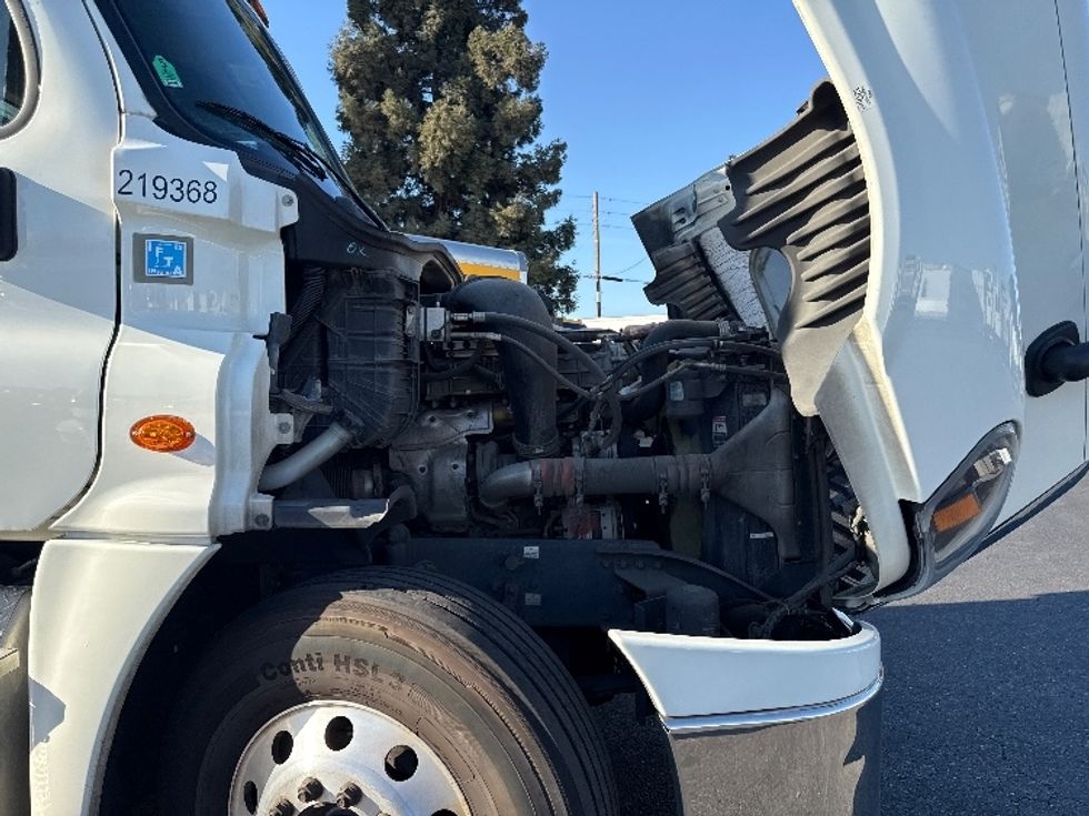 Day Cab Tractor-Heavy Duty Tractors-Freightliner-2019-Cascadia 12564ST-West Sacramento-CA-596,846\n\t\tmiles-$ 30,000 - Image 15