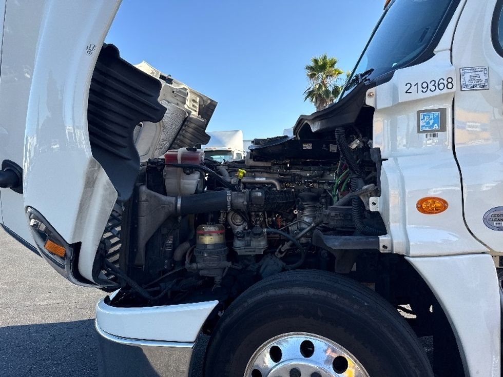 Day Cab Tractor-Heavy Duty Tractors-Freightliner-2019-Cascadia 12564ST-West Sacramento-CA-596,846\n\t\tmiles-$ 30,000 - Image 16