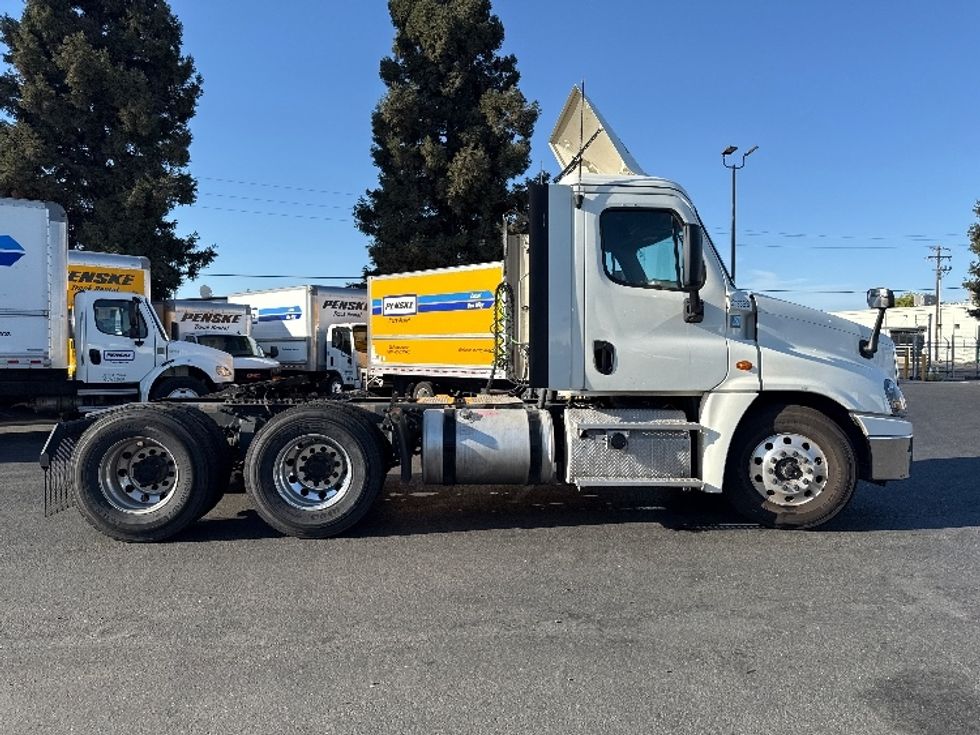 Day Cab Tractor-Heavy Duty Tractors-Freightliner-2019-Cascadia 12564ST-West Sacramento-CA-596,846\n\t\tmiles-$ 30,000 - Image 8