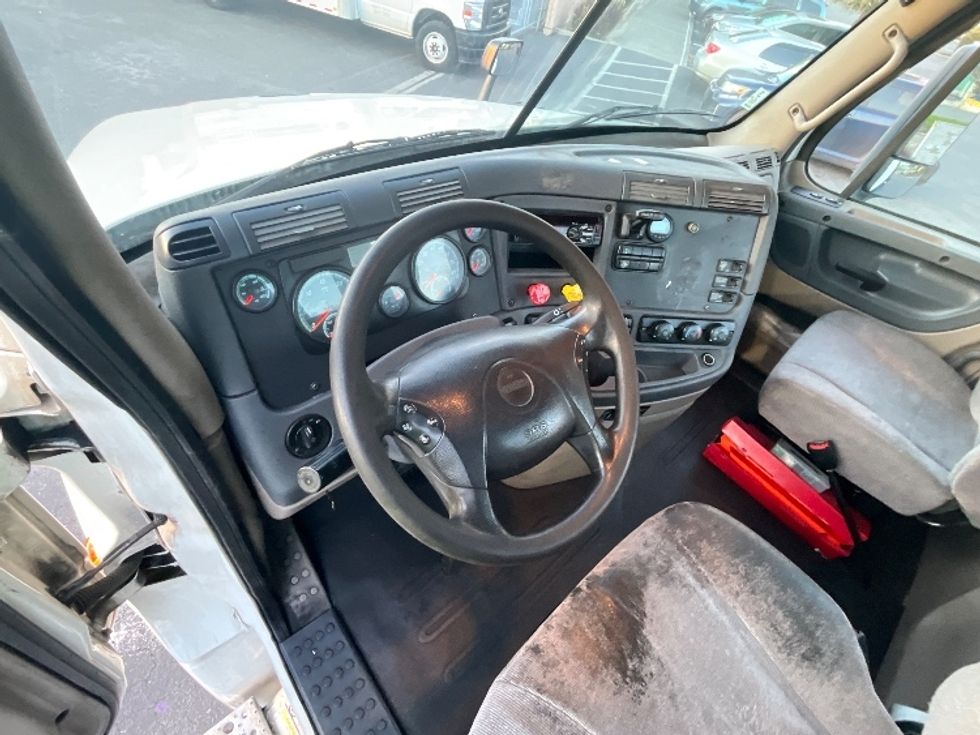 Day Cab Tractor-Heavy Duty Tractors-Freightliner-2019-Cascadia 12564ST-West Sacramento-CA-649,981\n\t\tmiles-$ 26,750 - Image 10