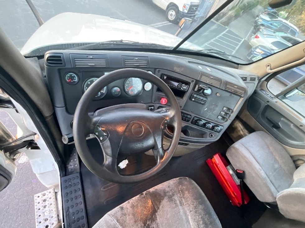 Day Cab Tractor-Heavy Duty Tractors-Freightliner-2019-Cascadia 12564ST-West Sacramento-CA-649,981\n\t\tmiles-$ 26,750 - Image 11