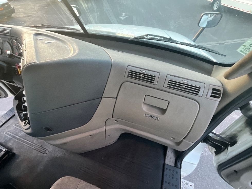 Day Cab Tractor-Heavy Duty Tractors-Freightliner-2019-Cascadia 12564ST-West Sacramento-CA-649,981\n\t\tmiles-$ 26,750 - Image 13