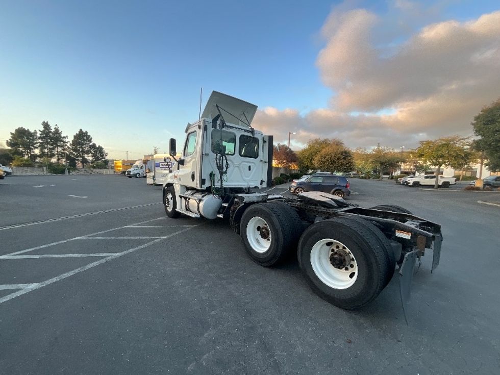 Day Cab Tractor-Heavy Duty Tractors-Freightliner-2019-Cascadia 12564ST-West Sacramento-CA-649,981\n\t\tmiles-$ 26,750 - Image 5