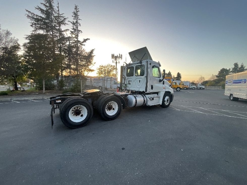 Day Cab Tractor-Heavy Duty Tractors-Freightliner-2019-Cascadia 12564ST-West Sacramento-CA-649,981\n\t\tmiles-$ 26,750 - Image 7