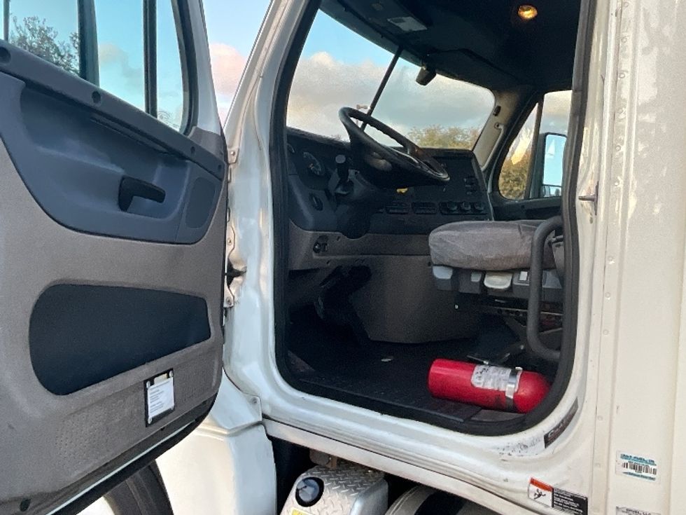 Day Cab Tractor-Heavy Duty Tractors-Freightliner-2019-Cascadia 12564ST-West Sacramento-CA-649,981\n\t\tmiles-$ 26,750 - Image 9