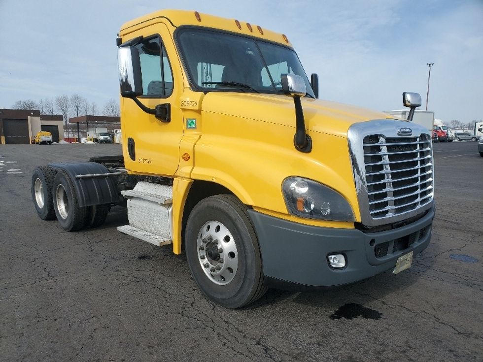 Day Cab Tractor-Heavy Duty Tractors-Freightliner-2019-Cascadia 12564ST-White Deer-PA-489,554\n\t\tmiles-$ 33,000 - Image 1