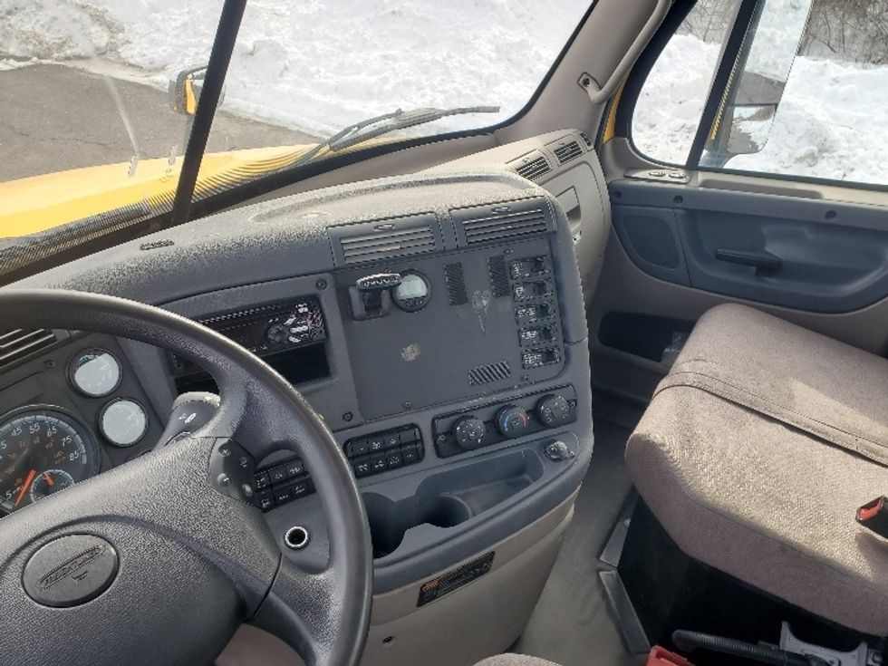 Day Cab Tractor-Heavy Duty Tractors-Freightliner-2019-Cascadia 12564ST-White Deer-PA-489,554\n\t\tmiles-$ 33,000 - Image 10