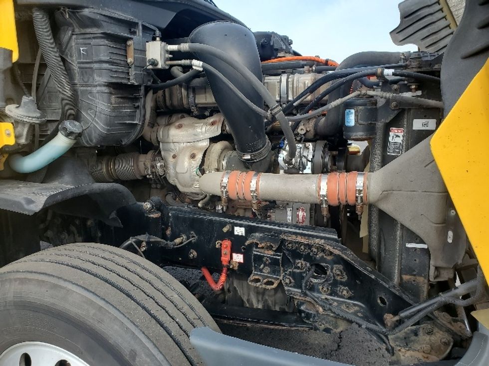 Day Cab Tractor-Heavy Duty Tractors-Freightliner-2019-Cascadia 12564ST-White Deer-PA-489,554\n\t\tmiles-$ 33,000 - Image 15