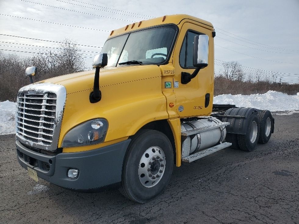 Day Cab Tractor-Heavy Duty Tractors-Freightliner-2019-Cascadia 12564ST-White Deer-PA-489,554\n\t\tmiles-$ 33,000 - Image 3