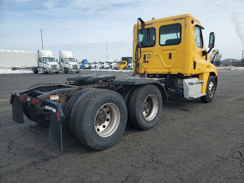 Day Cab Tractor-Heavy Duty Tractors-Freightliner-2019-Cascadia 12564ST-White Deer-PA-489,554\n\t\tmiles-$ 33,000 - Image 7