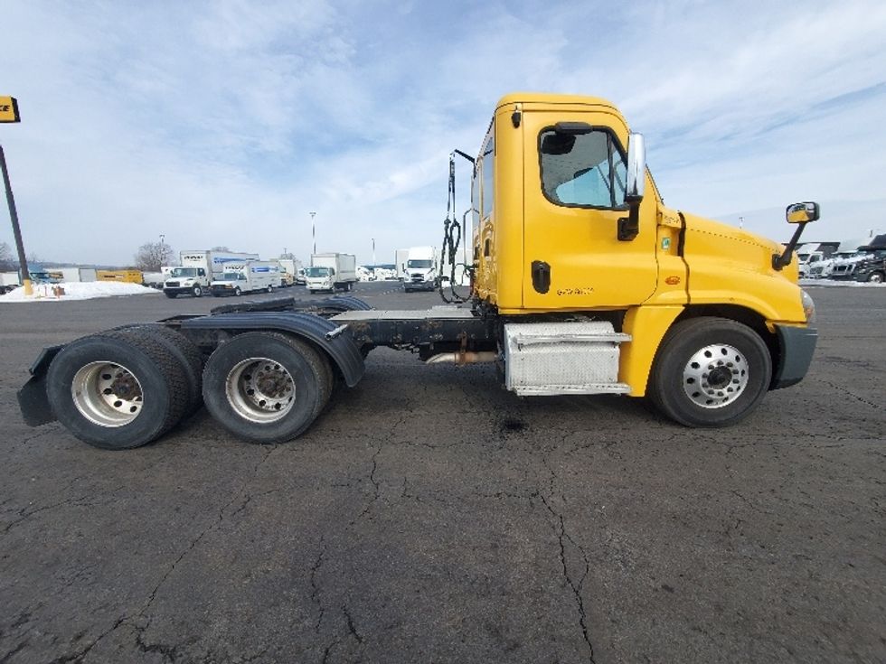 Day Cab Tractor-Heavy Duty Tractors-Freightliner-2019-Cascadia 12564ST-White Deer-PA-489,554\n\t\tmiles-$ 33,000 - Image 8
