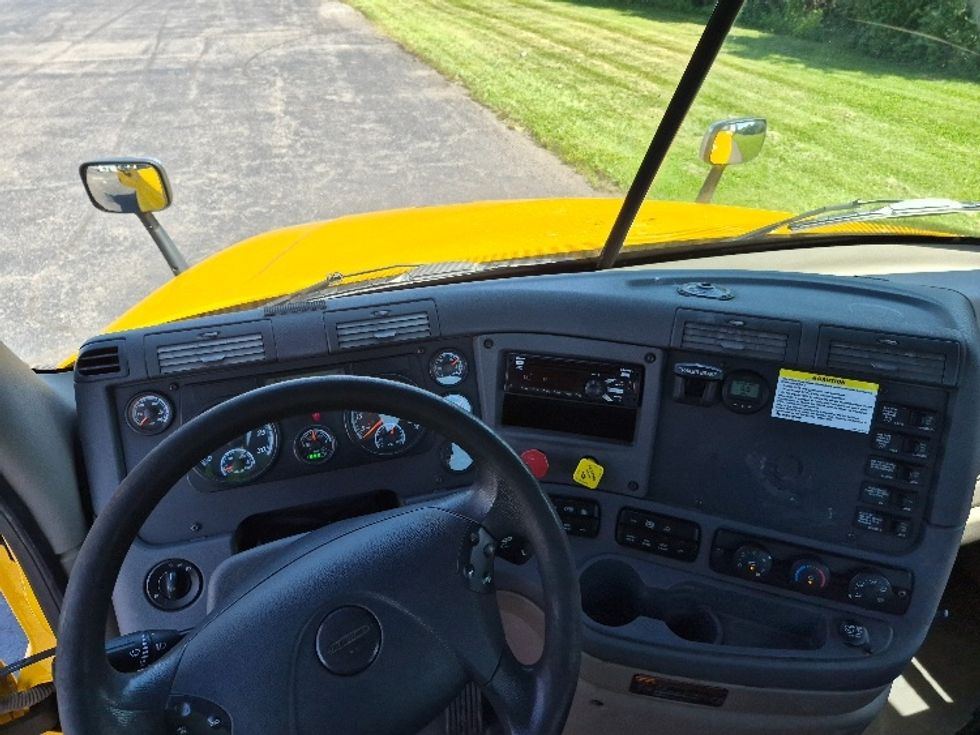 Day Cab Tractor-Heavy Duty Tractors-Freightliner-2019-Cascadia 12564ST-White Deer-PA-529,189\n\t\tmiles-$ 35,500 - Image 11