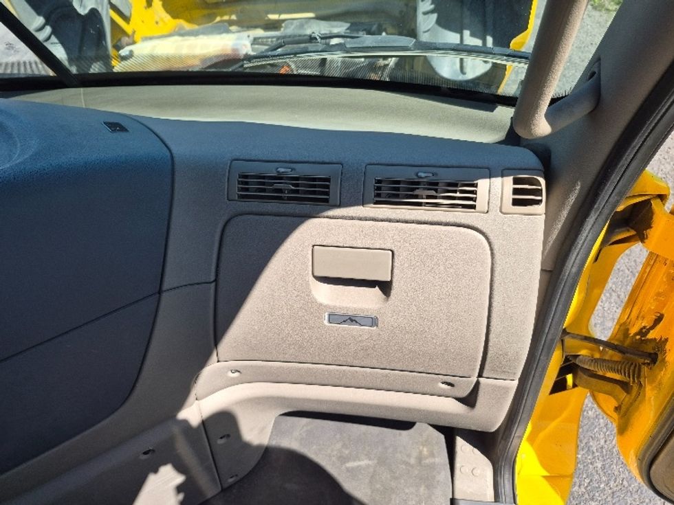 Day Cab Tractor-Heavy Duty Tractors-Freightliner-2019-Cascadia 12564ST-White Deer-PA-529,189\n\t\tmiles-$ 35,500 - Image 13