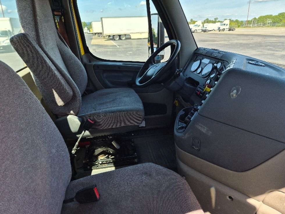 Day Cab Tractor-Heavy Duty Tractors-Freightliner-2019-Cascadia 12564ST-White Deer-PA-529,189\n\t\tmiles-$ 35,500 - Image 14