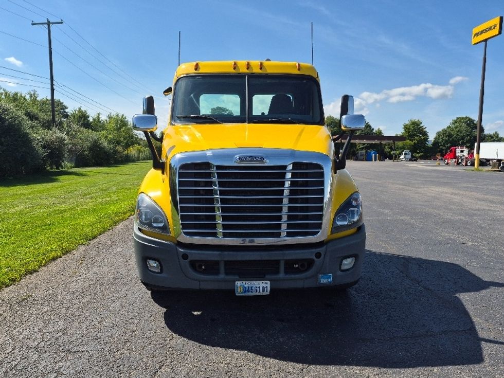 Day Cab Tractor-Heavy Duty Tractors-Freightliner-2019-Cascadia 12564ST-White Deer-PA-529,189\n\t\tmiles-$ 35,500 - Image 2