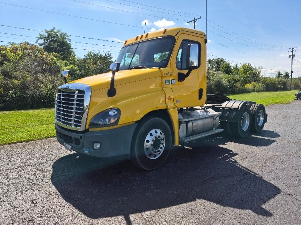 Day Cab Tractor-Heavy Duty Tractors-Freightliner-2019-Cascadia 12564ST-White Deer-PA-529,189\n\t\tmiles-$ 35,500 - Image 3