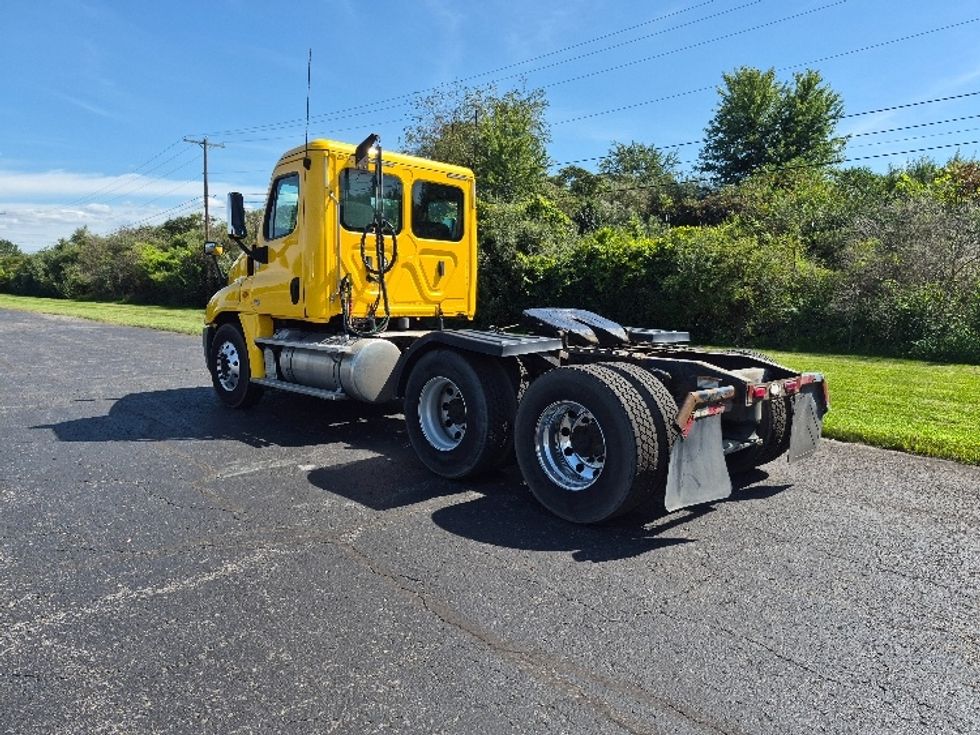 Day Cab Tractor-Heavy Duty Tractors-Freightliner-2019-Cascadia 12564ST-White Deer-PA-529,189\n\t\tmiles-$ 35,500 - Image 5