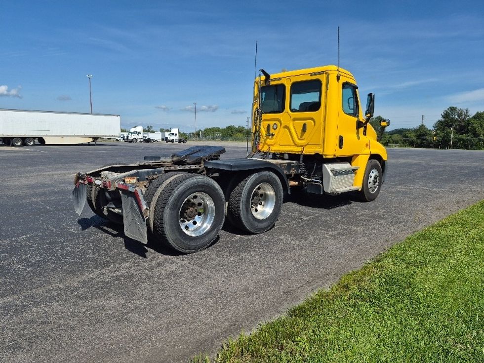 Day Cab Tractor-Heavy Duty Tractors-Freightliner-2019-Cascadia 12564ST-White Deer-PA-529,189\n\t\tmiles-$ 35,500 - Image 7