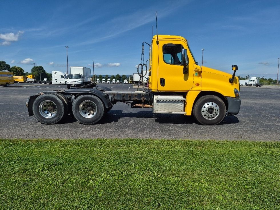 Day Cab Tractor-Heavy Duty Tractors-Freightliner-2019-Cascadia 12564ST-White Deer-PA-529,189\n\t\tmiles-$ 35,500 - Image 8