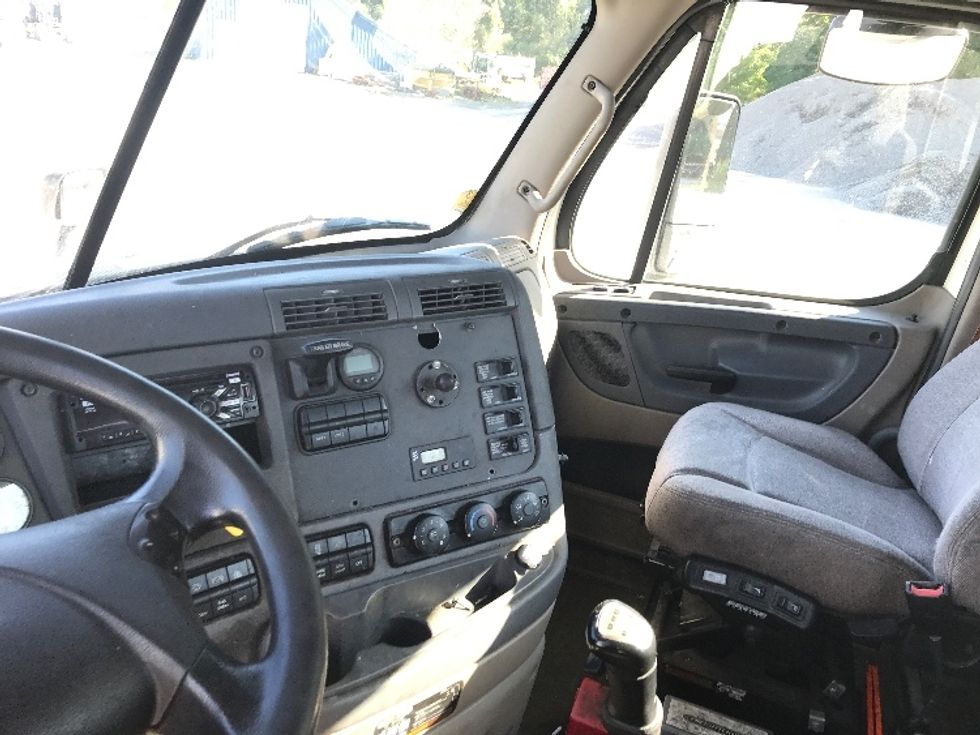 Day Cab Tractor-Heavy Duty Tractors-Freightliner-2019-Cascadia 12564ST-Whitesboro-NY-524,625\n\t\tmiles-$ 25,750 - Image 10