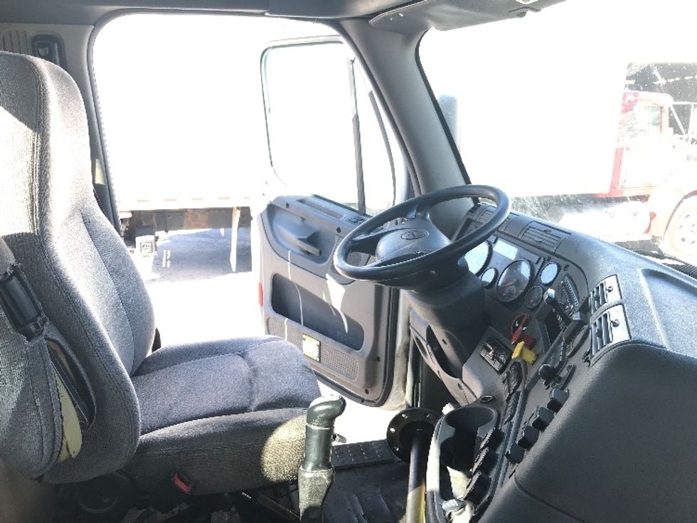 Day Cab Tractor-Heavy Duty Tractors-Freightliner-2019-Cascadia 12564ST-Whitesboro-NY-524,625\n\t\tmiles-$ 25,750 - Image 14