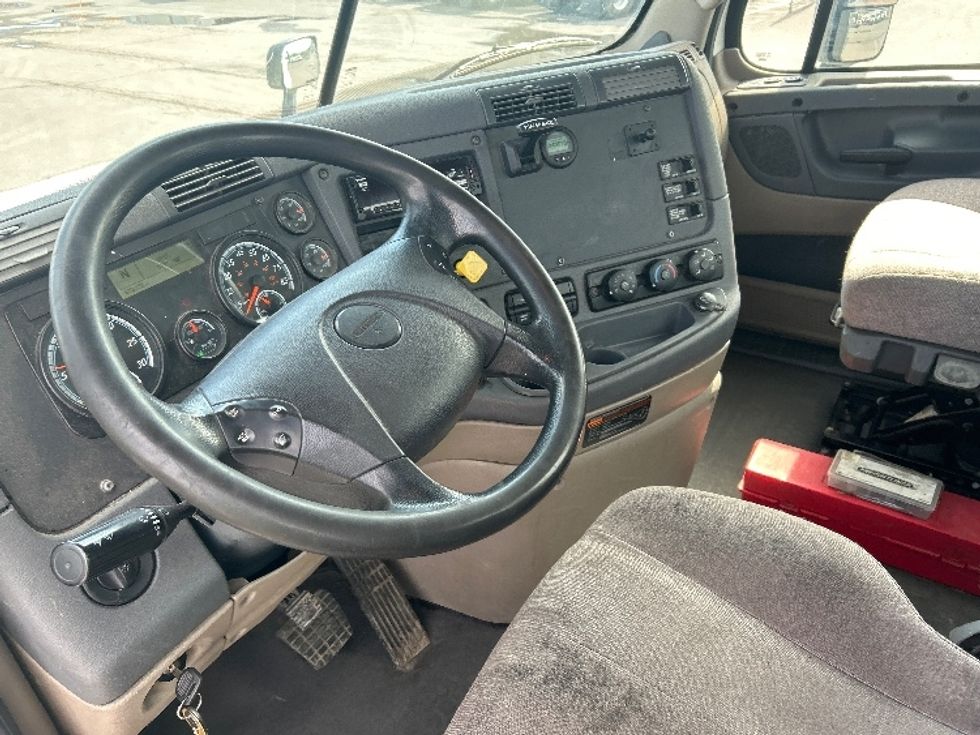 Day Cab Tractor-Heavy Duty Tractors-Freightliner-2019-Cascadia 12564ST-Wilkes Barre-PA-573,689\n\t\tmiles-$ 28,750 - Image 10