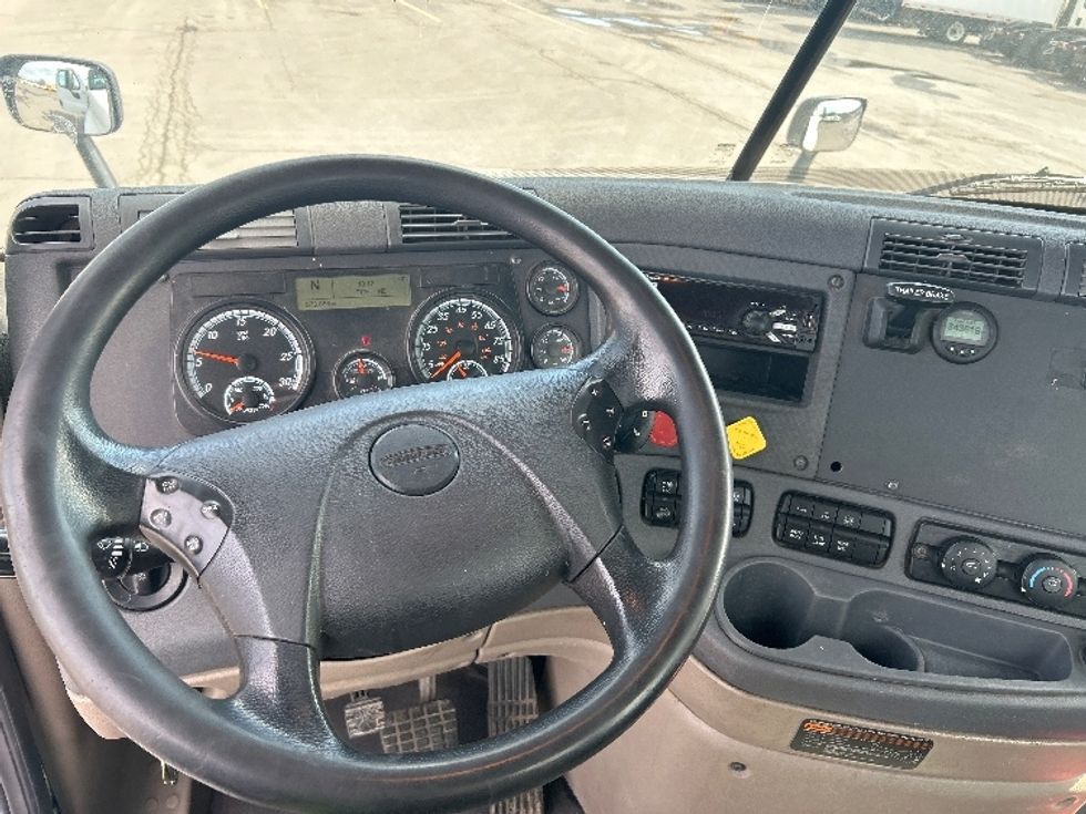 Day Cab Tractor-Heavy Duty Tractors-Freightliner-2019-Cascadia 12564ST-Wilkes Barre-PA-573,689\n\t\tmiles-$ 28,750 - Image 11