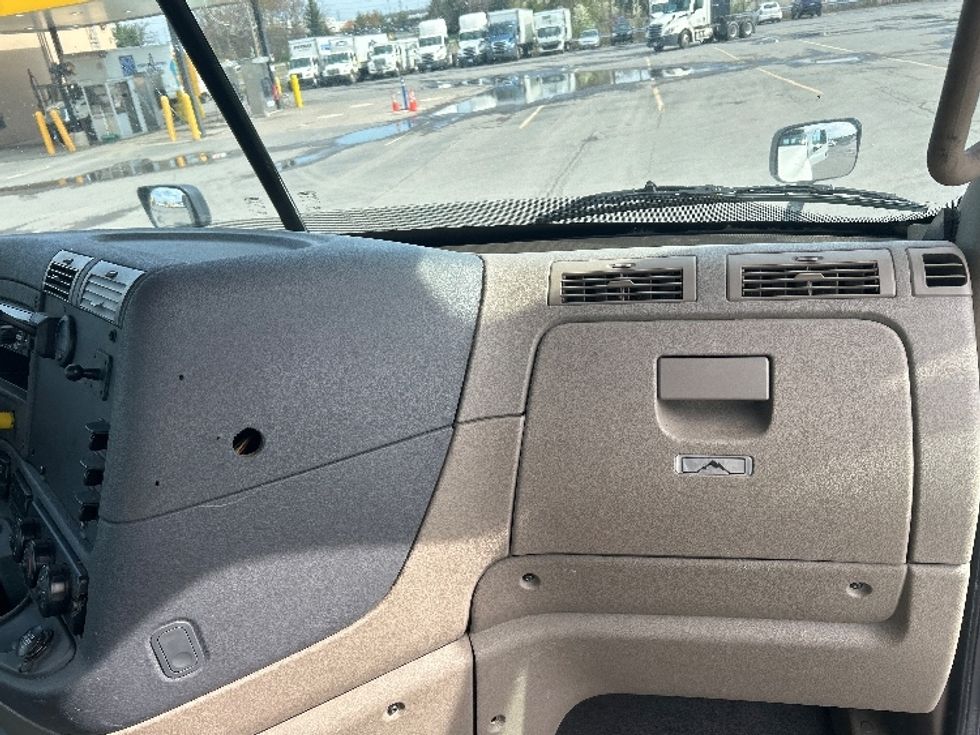 Day Cab Tractor-Heavy Duty Tractors-Freightliner-2019-Cascadia 12564ST-Wilkes Barre-PA-573,689\n\t\tmiles-$ 28,750 - Image 13