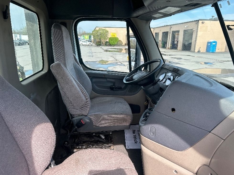 Day Cab Tractor-Heavy Duty Tractors-Freightliner-2019-Cascadia 12564ST-Wilkes Barre-PA-573,689\n\t\tmiles-$ 28,750 - Image 14