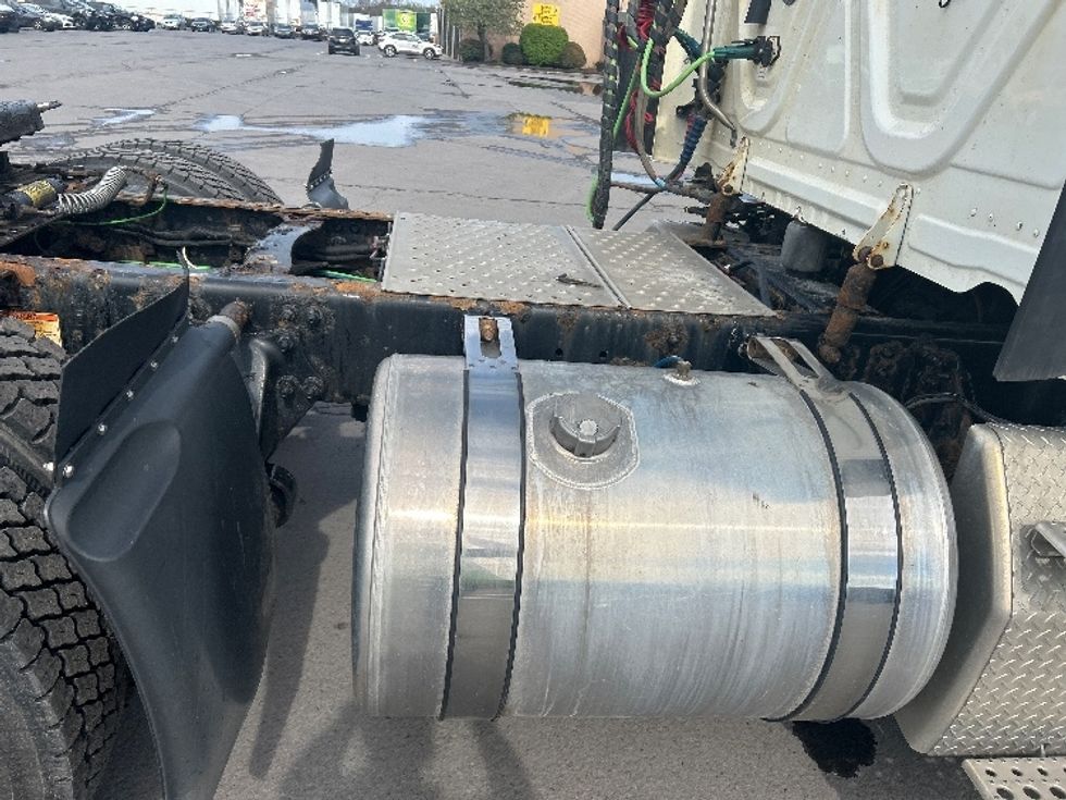 Day Cab Tractor-Heavy Duty Tractors-Freightliner-2019-Cascadia 12564ST-Wilkes Barre-PA-573,689\n\t\tmiles-$ 28,750 - Image 18