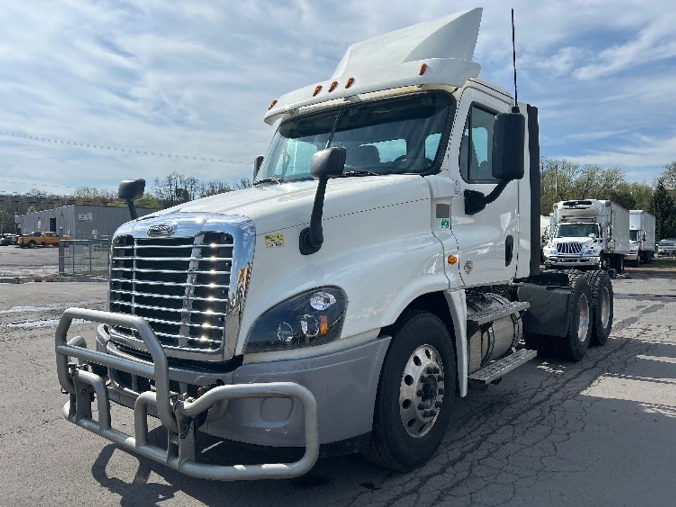 Day Cab Tractor-Heavy Duty Tractors-Freightliner-2019-Cascadia 12564ST-Wilkes Barre-PA-573,689\n\t\tmiles-$ 28,750 - Image 3