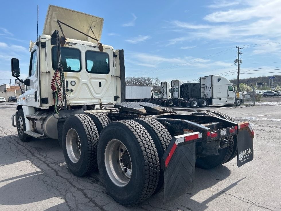 Day Cab Tractor-Heavy Duty Tractors-Freightliner-2019-Cascadia 12564ST-Wilkes Barre-PA-573,689\n\t\tmiles-$ 28,750 - Image 5