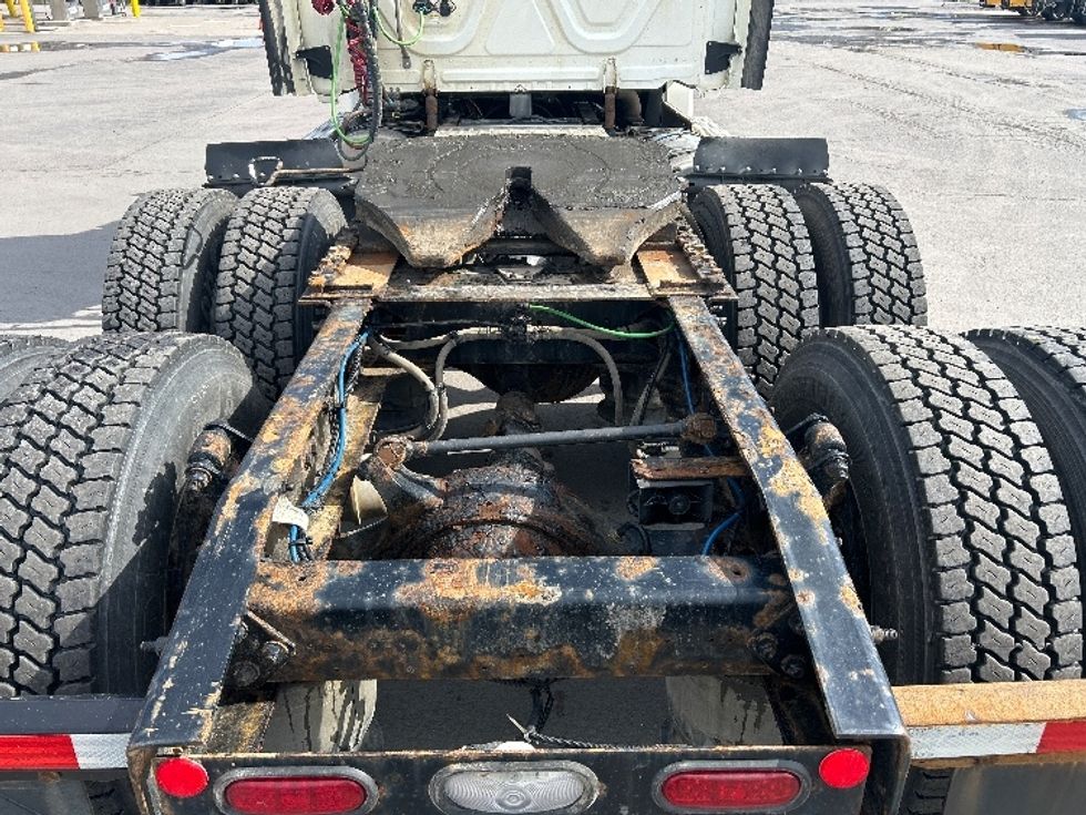 Day Cab Tractor-Heavy Duty Tractors-Freightliner-2019-Cascadia 12564ST-Wilkes Barre-PA-573,689\n\t\tmiles-$ 28,750 - Image 6