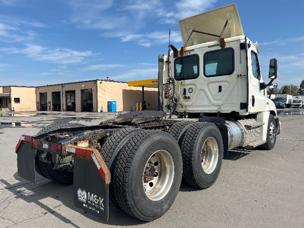 Day Cab Tractor-Heavy Duty Tractors-Freightliner-2019-Cascadia 12564ST-Wilkes Barre-PA-573,689\n\t\tmiles-$ 28,750 - Image 7