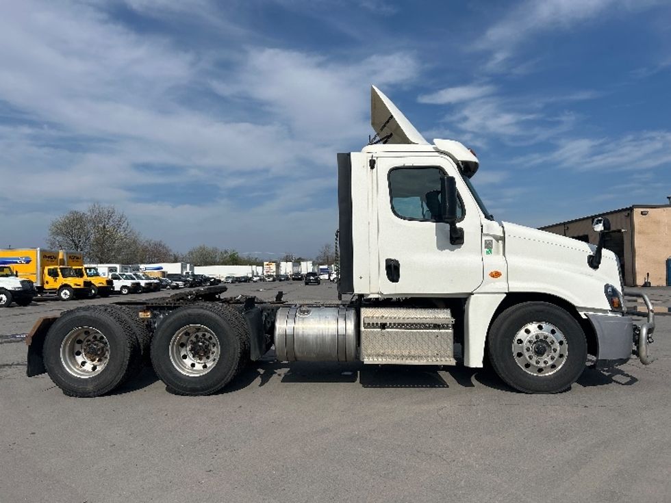 Day Cab Tractor-Heavy Duty Tractors-Freightliner-2019-Cascadia 12564ST-Wilkes Barre-PA-573,689\n\t\tmiles-$ 28,750 - Image 8