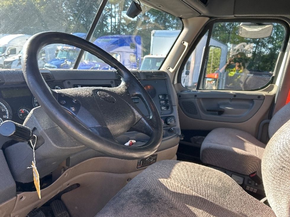 Day Cab Tractor-Heavy Duty Tractors-Freightliner-2019-Cascadia 12564ST-Winston Salem-NC-421,967\n\t\tmiles-$ 41,750 - Image 10