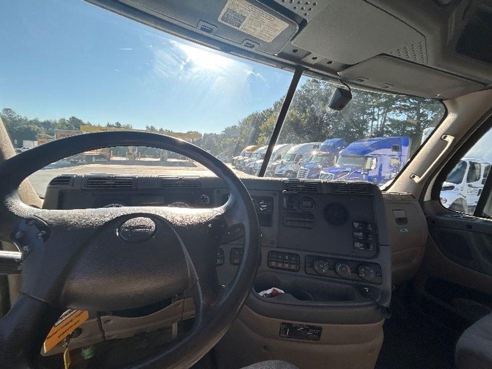 Day Cab Tractor-Heavy Duty Tractors-Freightliner-2019-Cascadia 12564ST-Winston Salem-NC-421,967\n\t\tmiles-$ 41,750 - Image 11