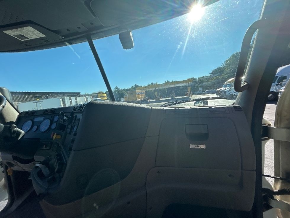 Day Cab Tractor-Heavy Duty Tractors-Freightliner-2019-Cascadia 12564ST-Winston Salem-NC-421,967\n\t\tmiles-$ 41,750 - Image 13