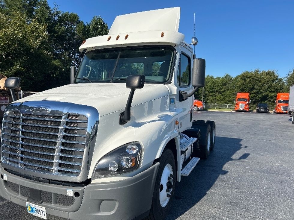 Day Cab Tractor-Heavy Duty Tractors-Freightliner-2019-Cascadia 12564ST-Winston Salem-NC-421,967\n\t\tmiles-$ 41,750 - Image 3