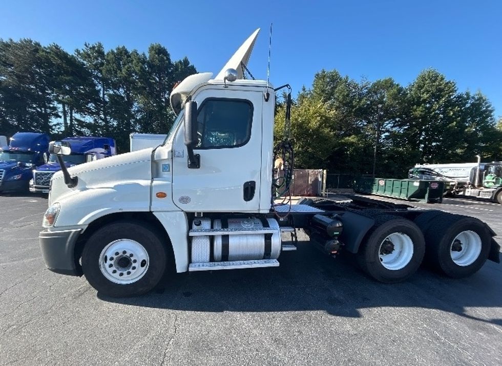Day Cab Tractor-Heavy Duty Tractors-Freightliner-2019-Cascadia 12564ST-Winston Salem-NC-421,967\n\t\tmiles-$ 41,750 - Image 4