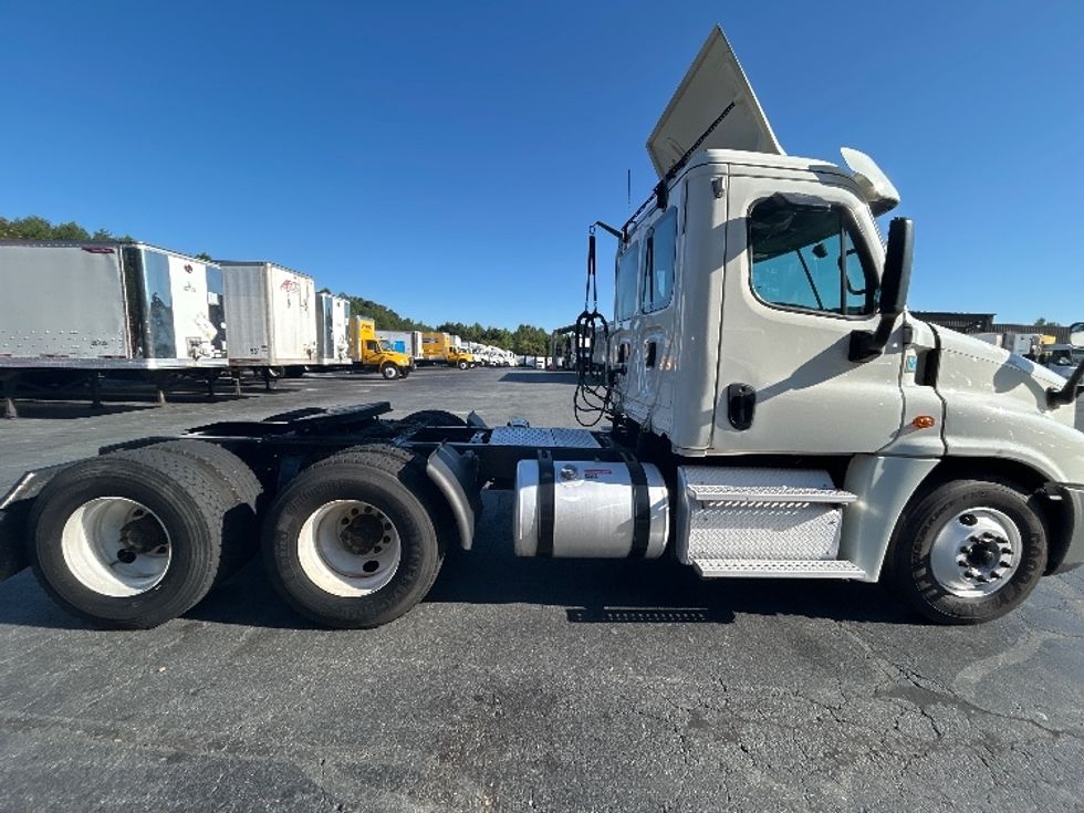 Day Cab Tractor-Heavy Duty Tractors-Freightliner-2019-Cascadia 12564ST-Winston Salem-NC-421,967\n\t\tmiles-$ 41,750 - Image 8