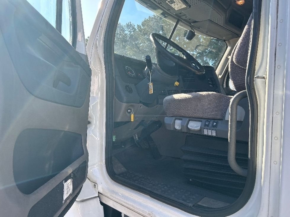 Day Cab Tractor-Heavy Duty Tractors-Freightliner-2019-Cascadia 12564ST-Winston Salem-NC-421,967\n\t\tmiles-$ 41,750 - Image 9